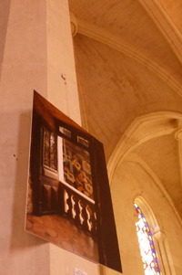 photo Château de Sable sur un pilier de l'église